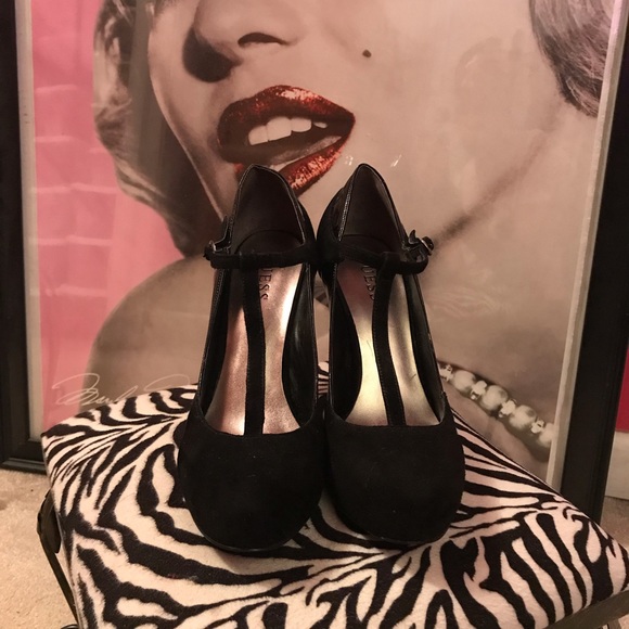 👠Gorgeous Guess Platform Shoe👠 - Picture 2 of 4
